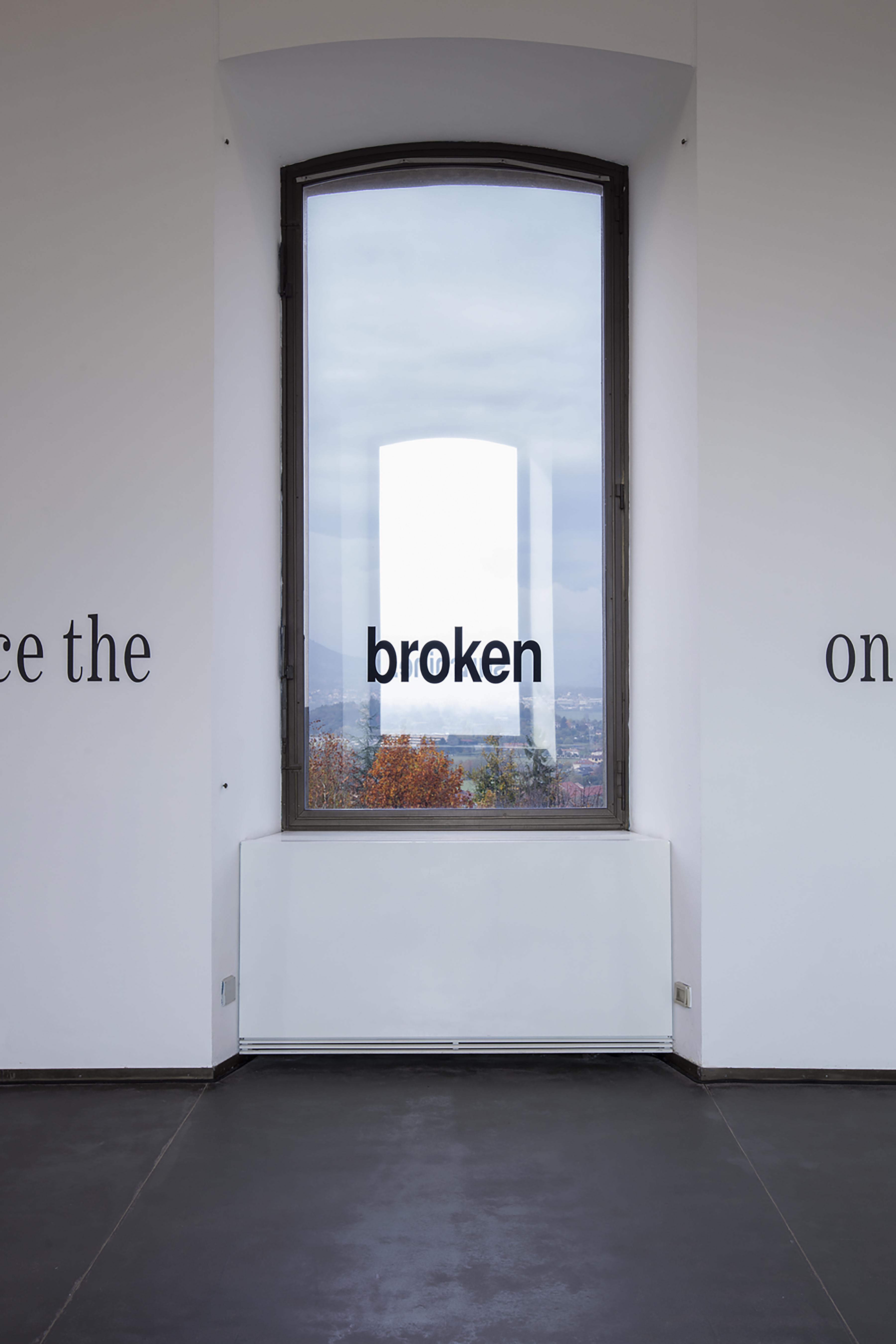 u0022Hito Steyerl. The City of Broken Windowsu0022, veduta espositiva